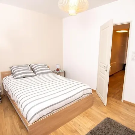 Les Songes De La Tour Apartment Vermenton Exterior photo